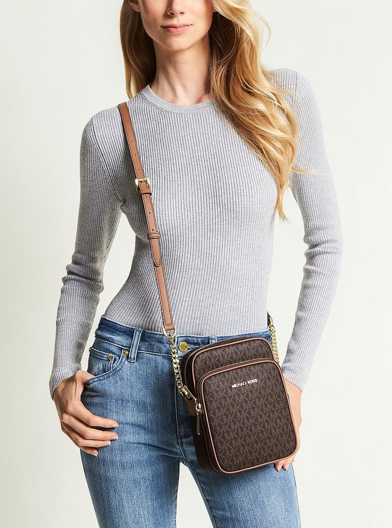 Jet Set Travel Medium Logo Crossbody Bag. 35F1GTVC2B