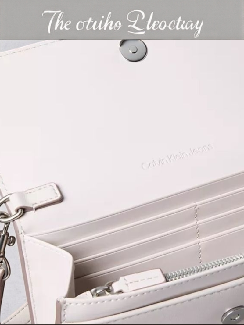 Immediate C.K Sculpted Impression Mini Wallet Bag