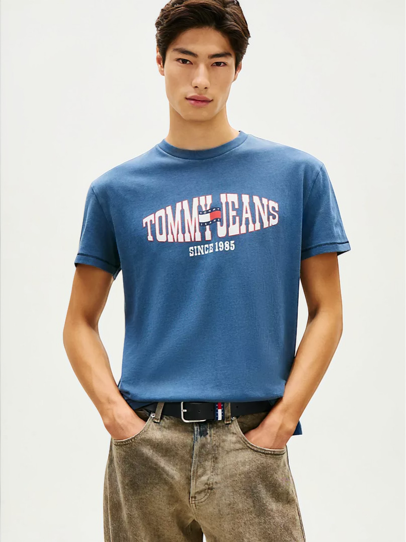 Tommy Jeans Wavy Flag Logo T-Shirt