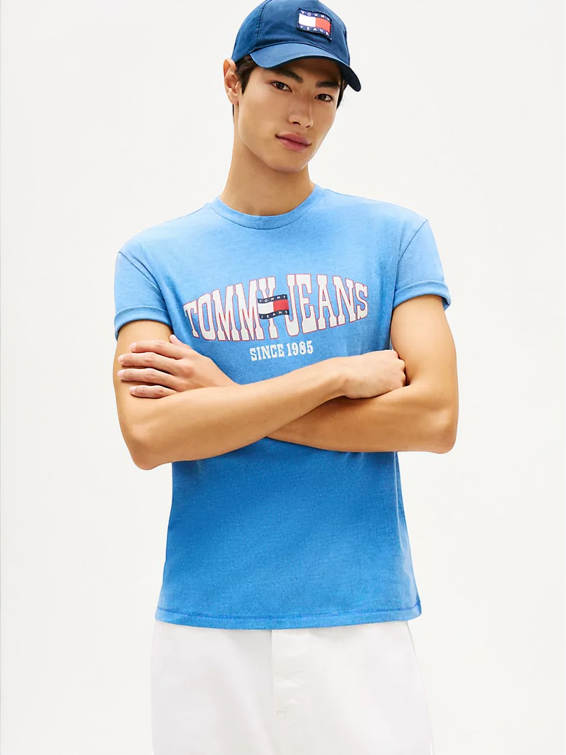 Tommy Jeans Wavy Flag Logo T-Shirt