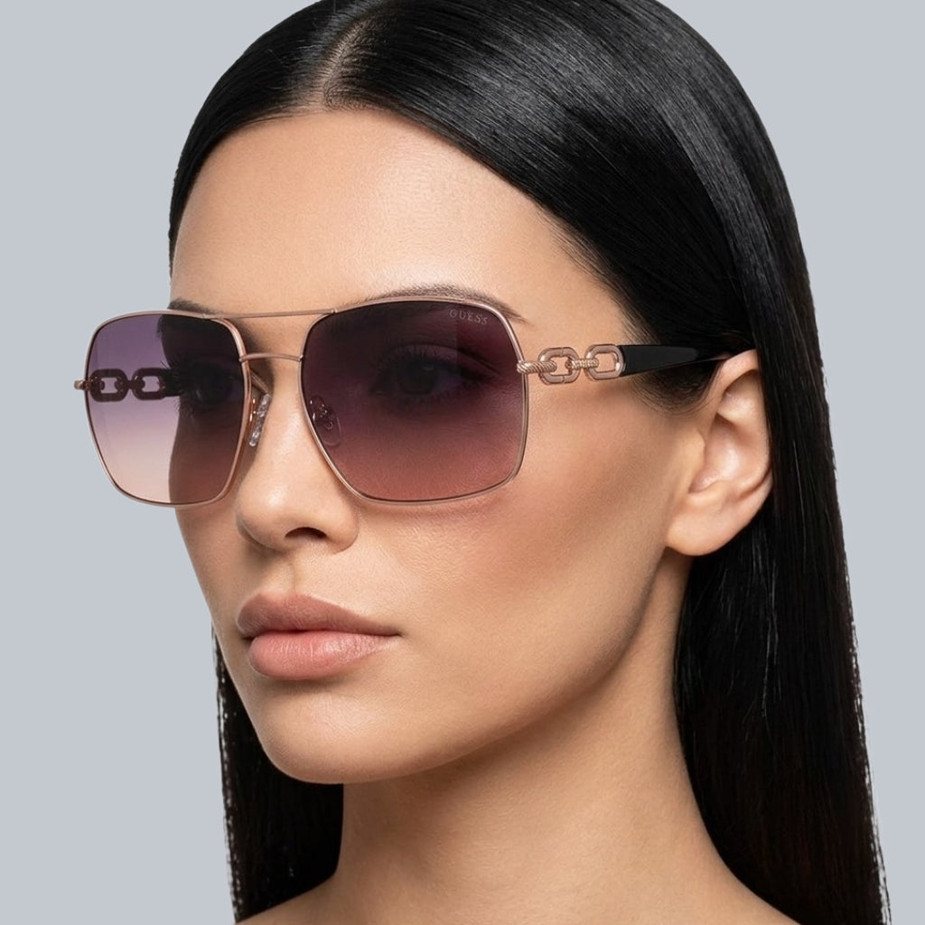 Guess
Smoke Gradient Navigator Ladies Sunglasses
Item No. GU00159 28B 63