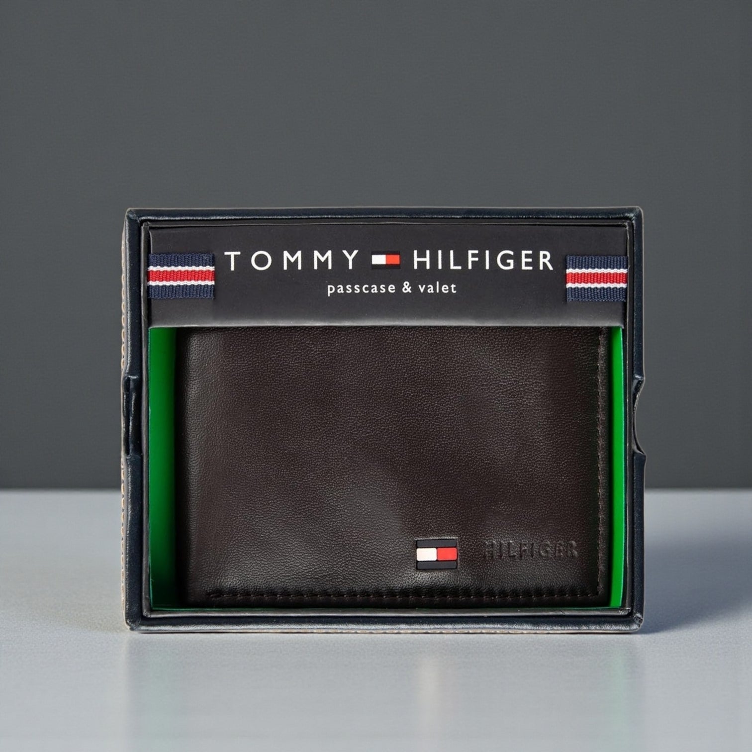 Tommy Hilfiger Men's Passcase Wallet with Removable ID Window