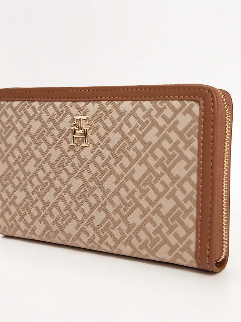 Immediate Tommy Hilfiger Monogram Jacquard Zip Wallet XW04739-0F4
