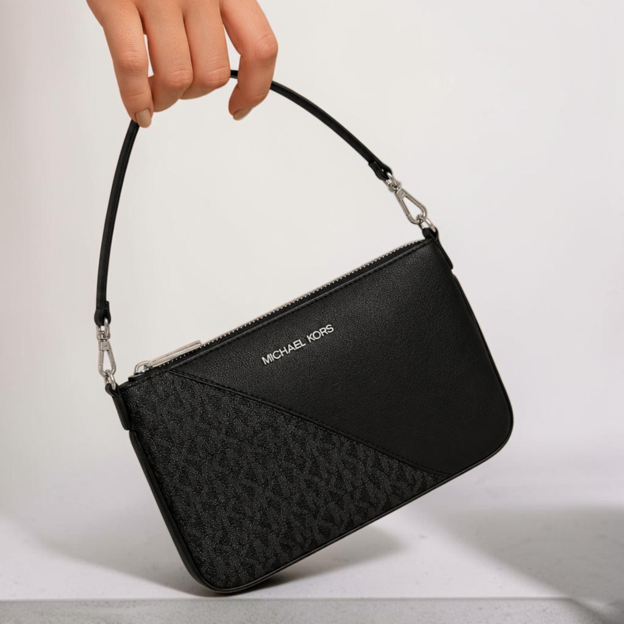 Michael Kors Jet Set Travel Signature Logo and Smooth Wristlet,35F6GTVW5V