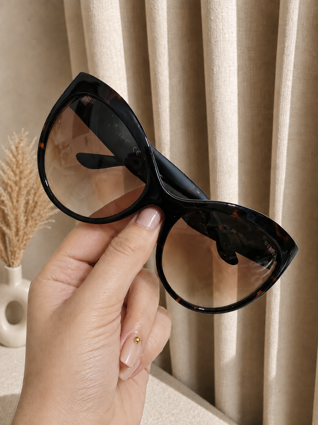 Immediate Guess 
Gradient Brown Butterfly Ladies Sunglasses
Item No. GU00130 52F 61