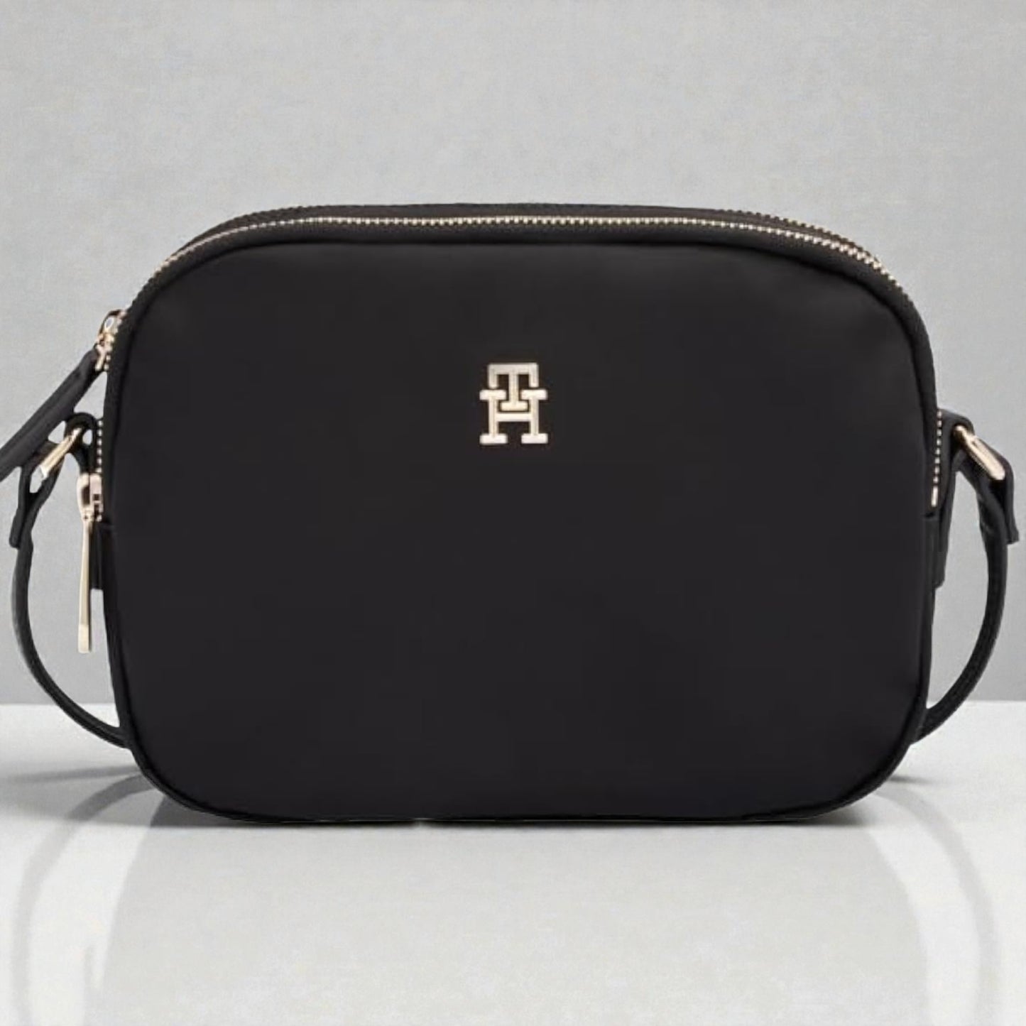 Tommy Hilfiger Womens Poppy Crossover