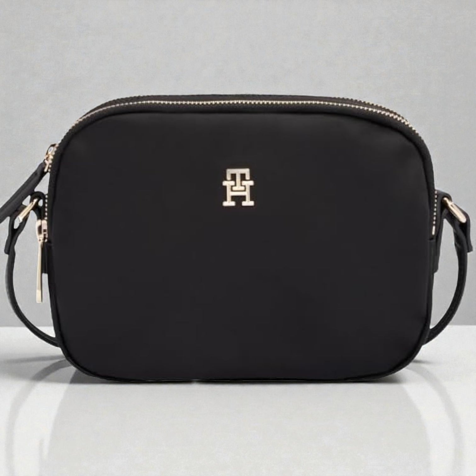 Tommy Hilfiger Womens Poppy Crossover