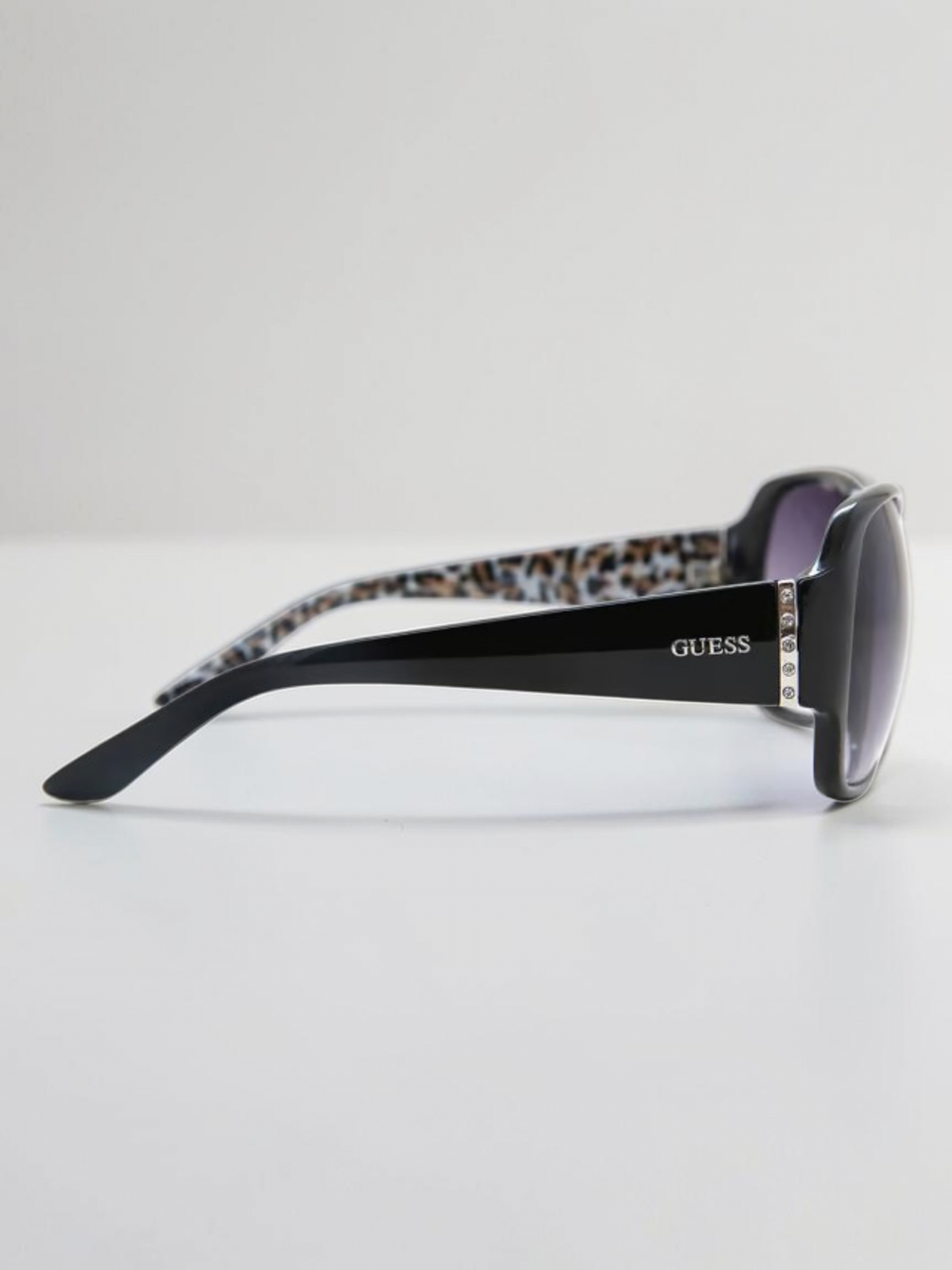 Immediate Guess smoke gradient oval ladies sunglasses gf0284