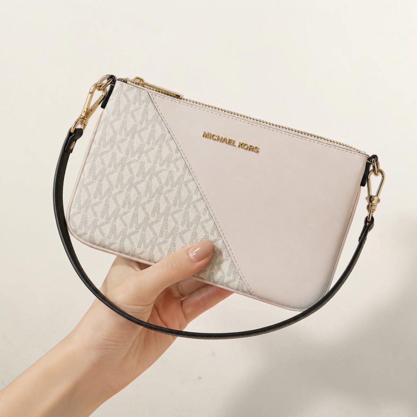 Michael Kors Jet Set Travel Signature Logo and Smooth Wristlet,35F6GTVW5V