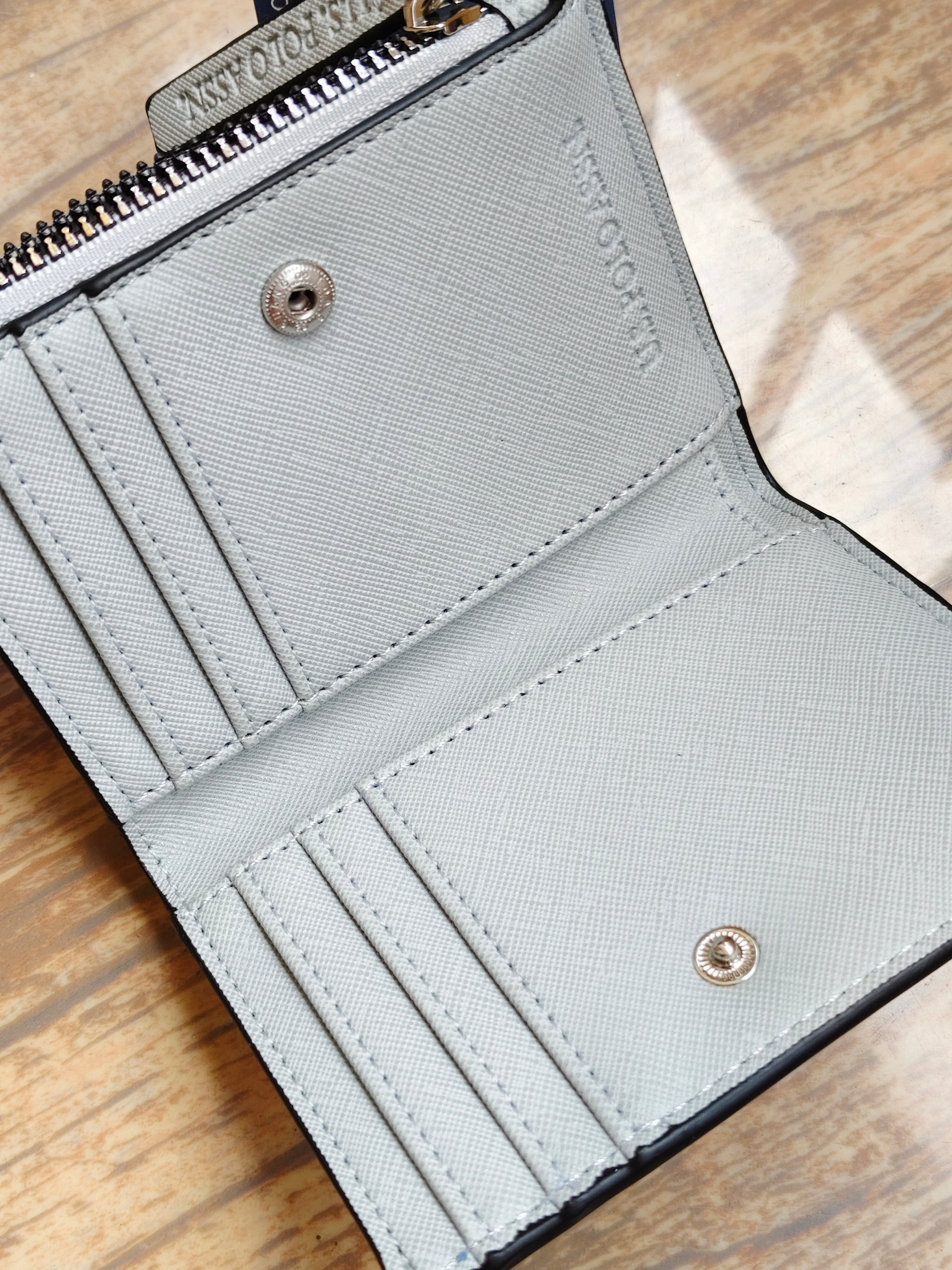 Immediate LOGO SNAP WALLET Serial 27A351-AA00A