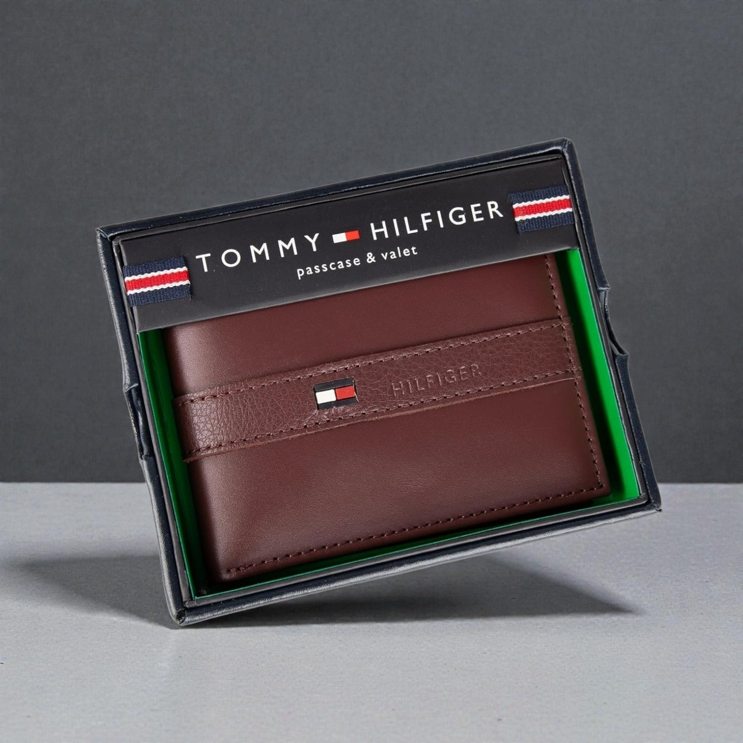 Tommy Hilfiger Men's Passcase Wallet with Removable ID Window