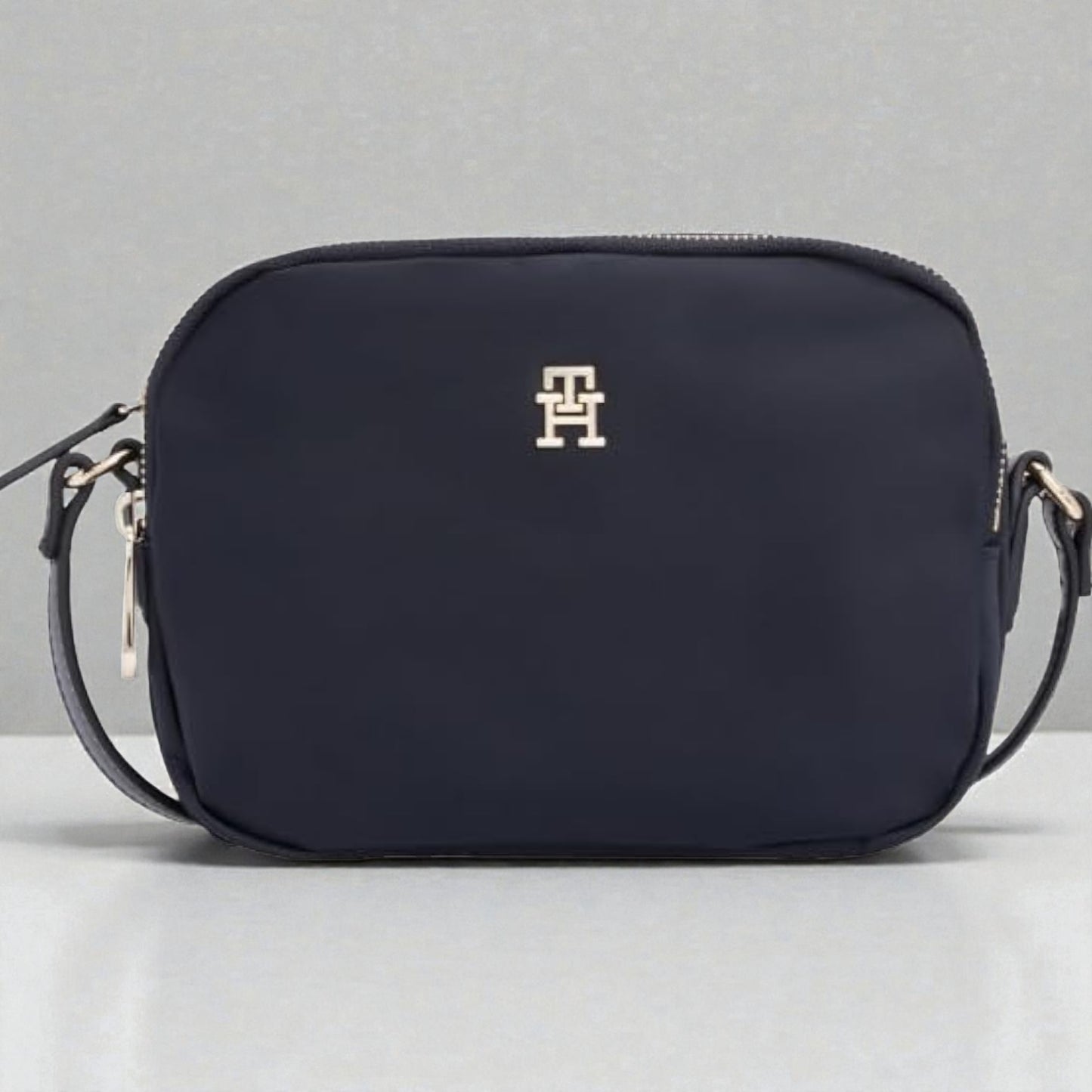 Tommy Hilfiger Womens Poppy Crossover