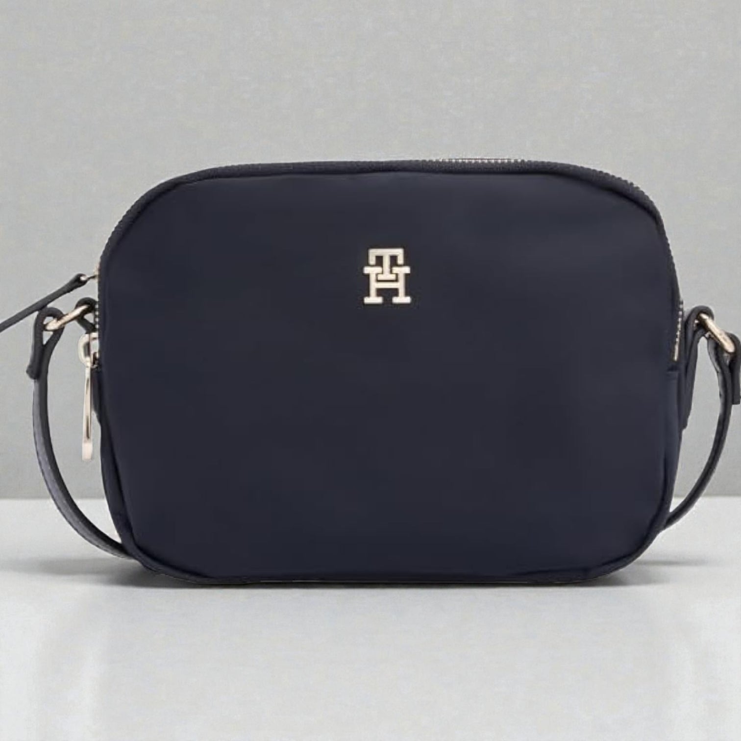 Tommy Hilfiger Womens Poppy Crossover