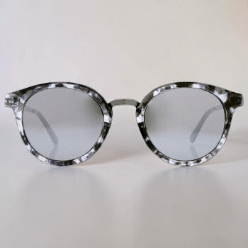 Guess SilverRound Ladies Sunglasses
Item No. GF0305 56U 51