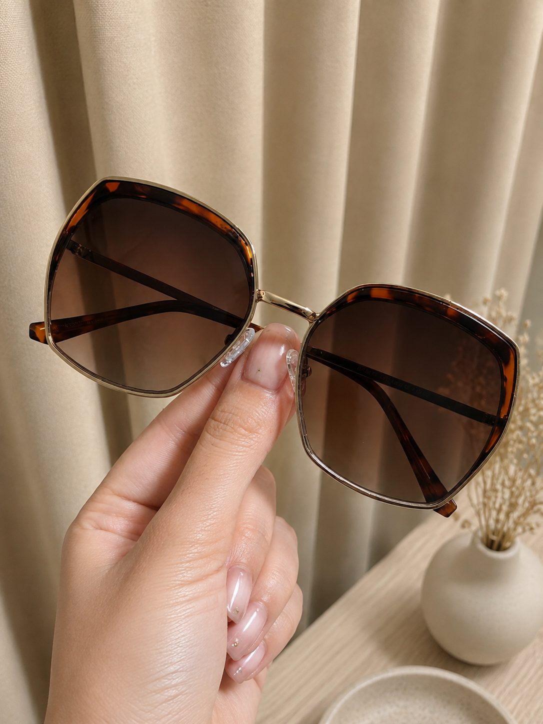 Immediate Guess Gradient Butterfly Ladies Sunglasses
Item No. GF0410 32F 59
