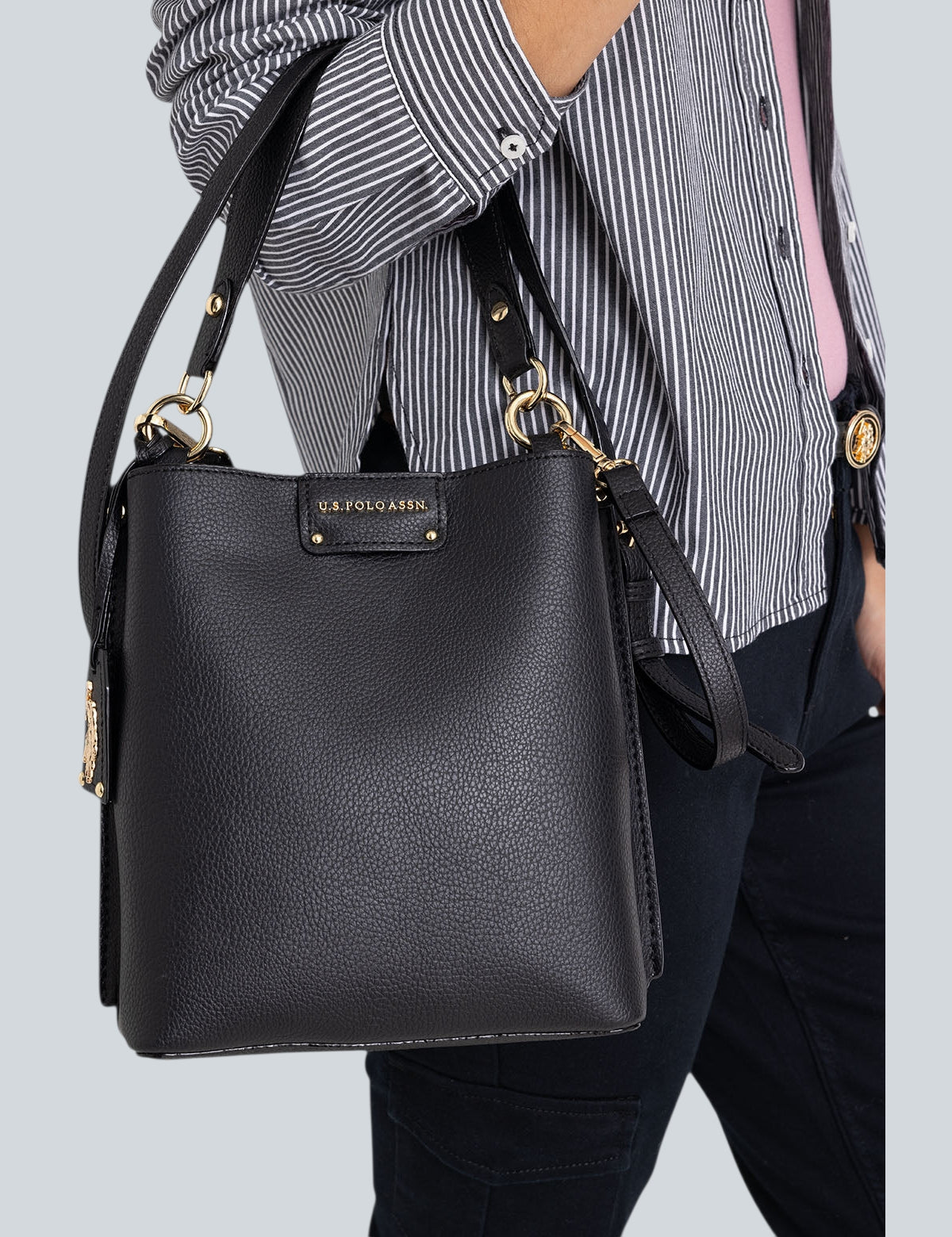 SOLID BUCKET BAG WITH CROSSBODY STRAP,27A348-AA00A