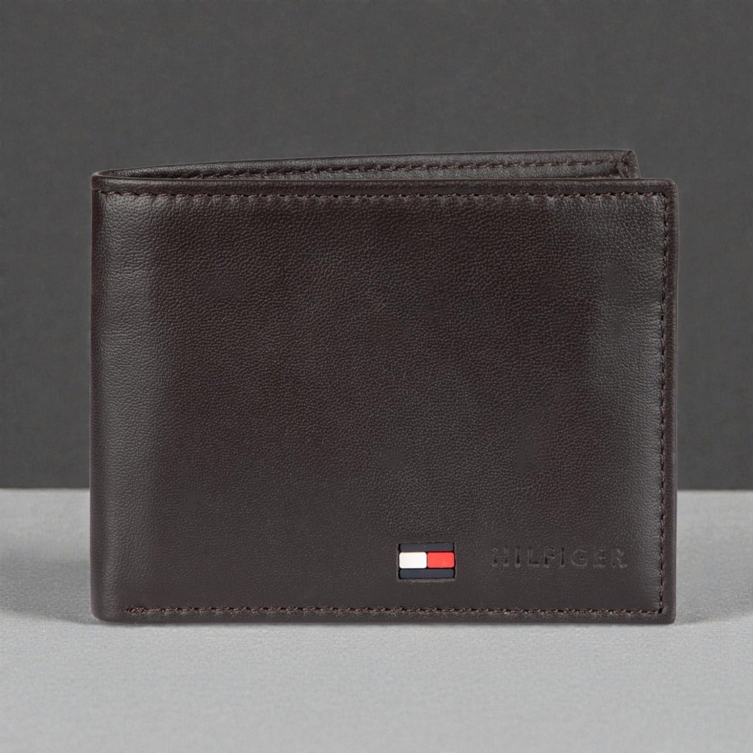 Tommy Hilfiger Men's Passcase Wallet with Removable ID Window