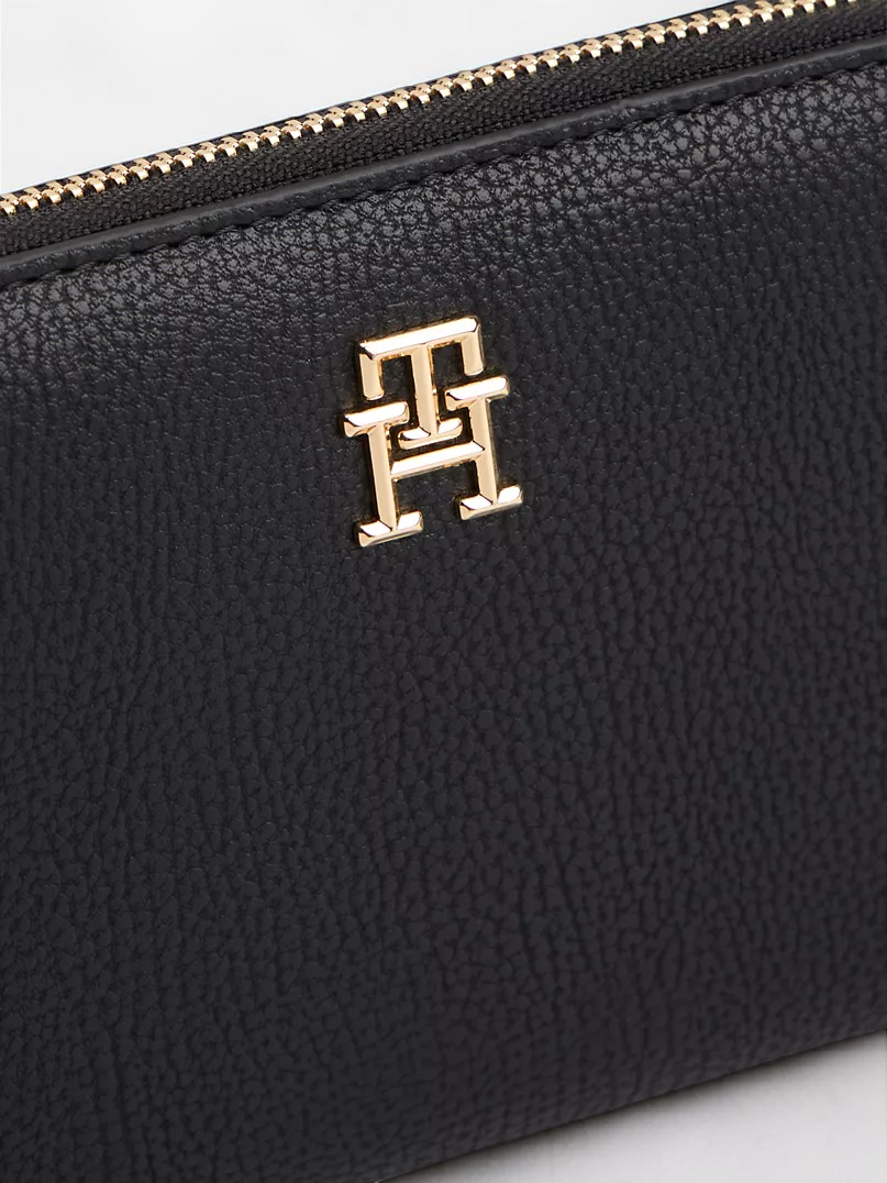 Immediate Tommy Hilfiger Monogram Monogram Zip Wallet XW04738-UB1