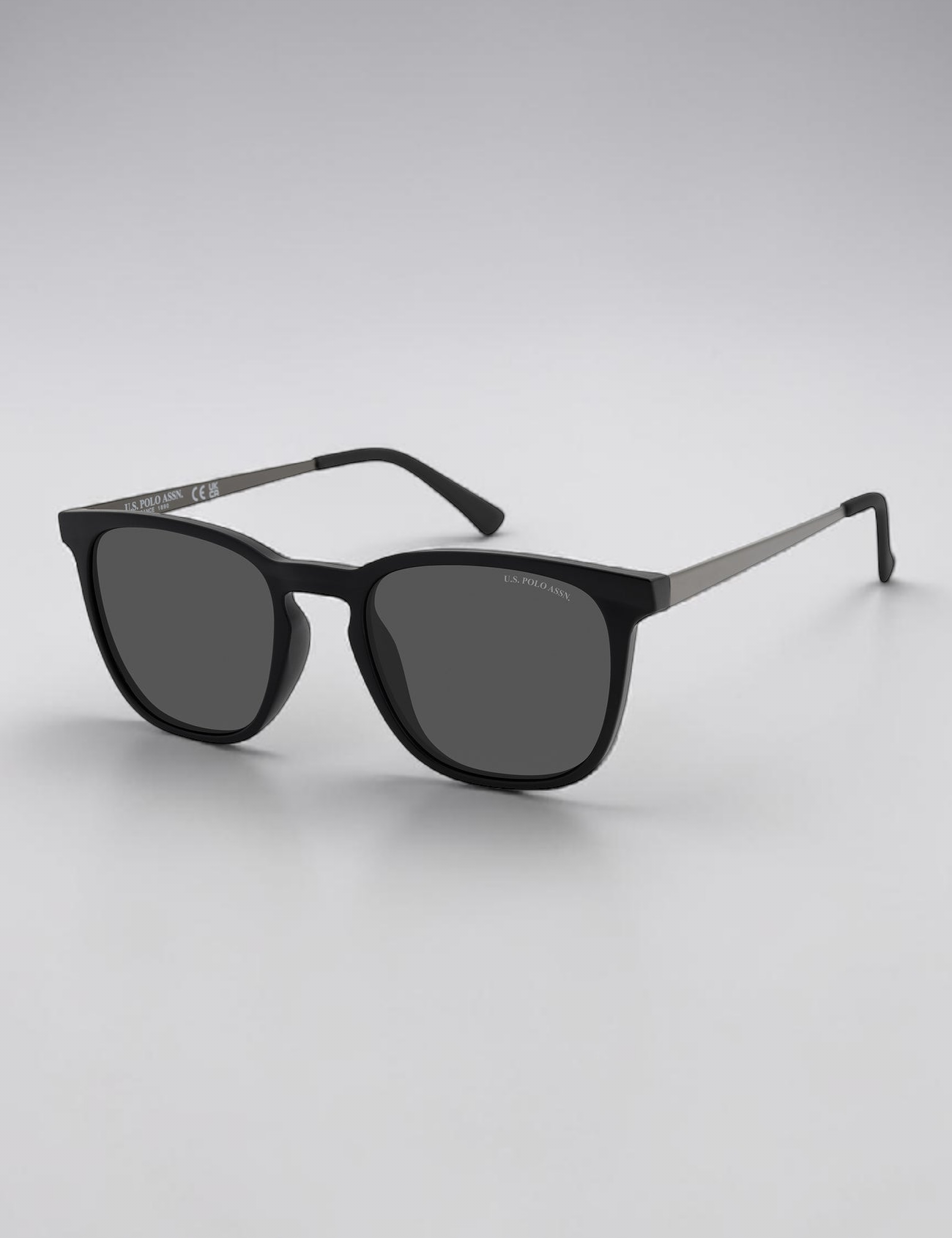MINIMALIST KEYHOLE SUNGLASSES
Serial PA3105-0000A