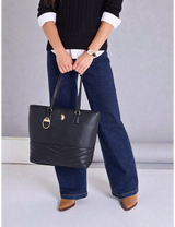 Immediate QUILTED V TOTE BAG 27A394-AA00A