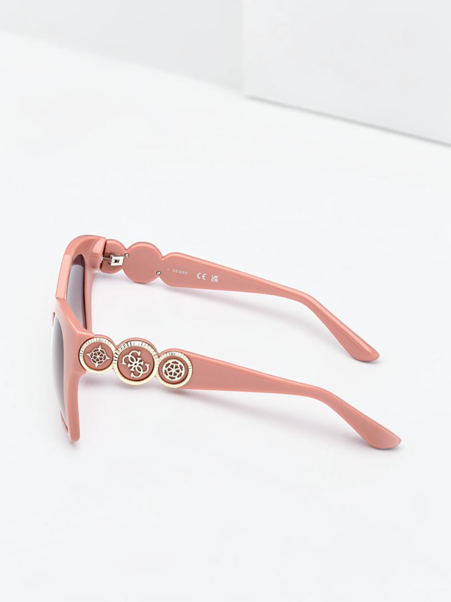 Immediate Guess 
Gradient  Butterfly Ladies Sunglasses
Item No. GU00197
