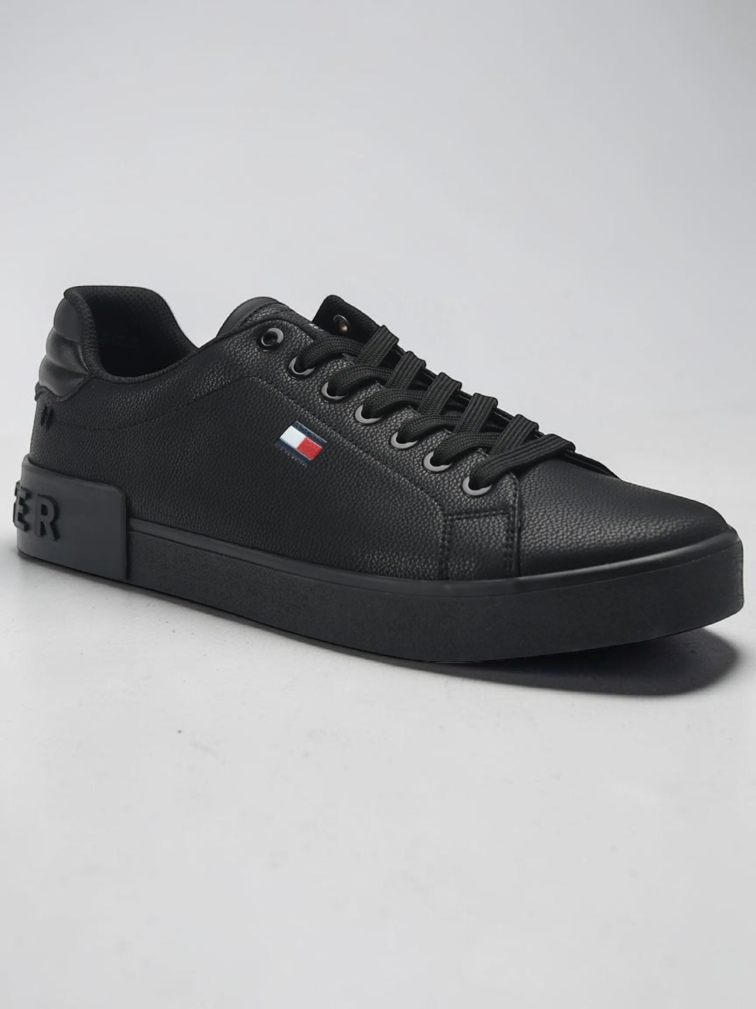 TH Rezz 6 Sneaker