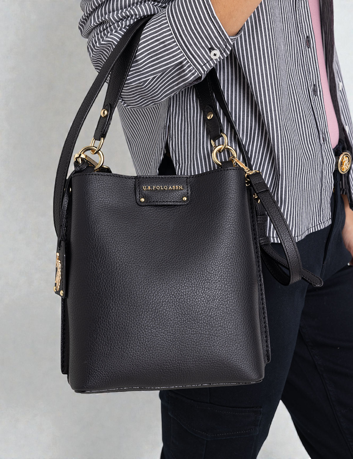 Immediate SOLID BUCKET BAG WITH CROSSBODY STRAP