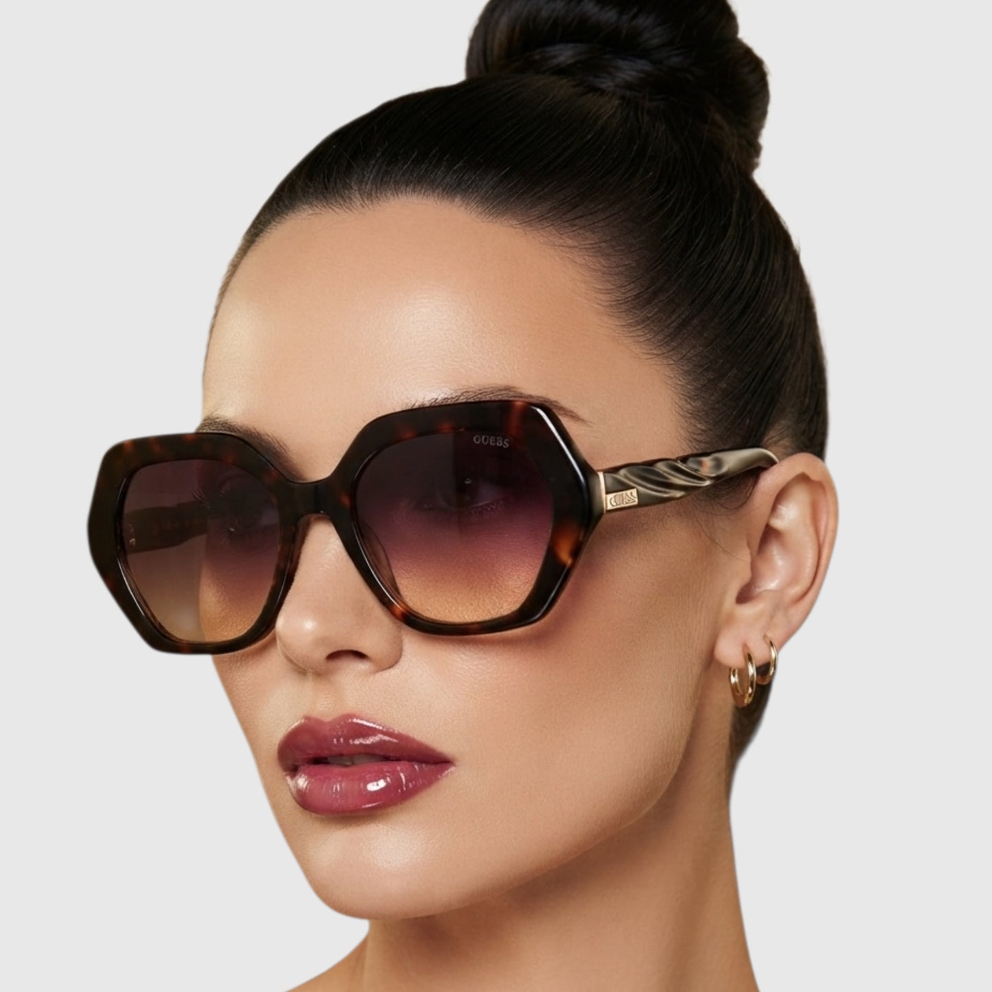 GUESS Round Sunglasses