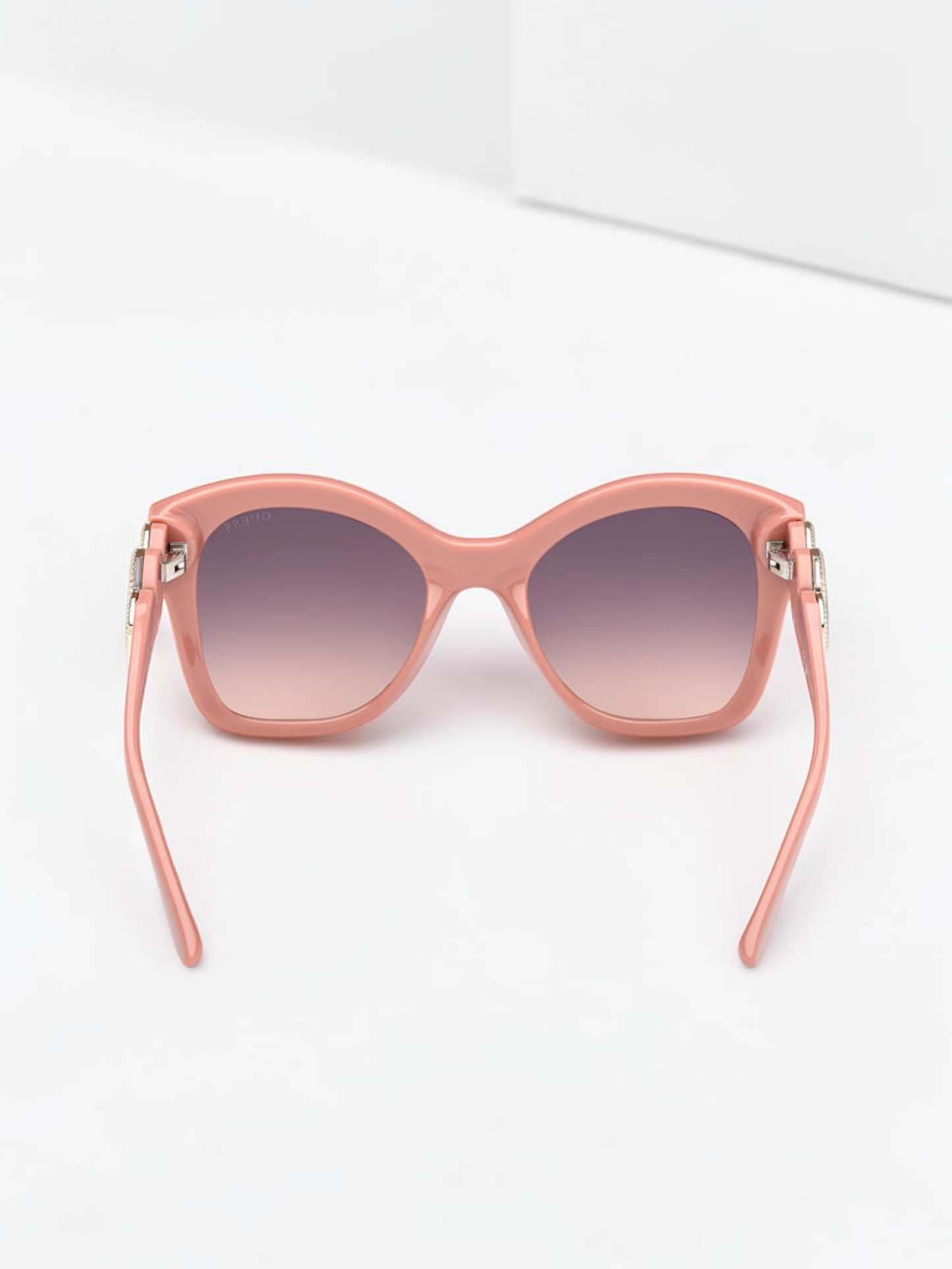 Immediate Guess 
Gradient  Butterfly Ladies Sunglasses
Item No. GU00197