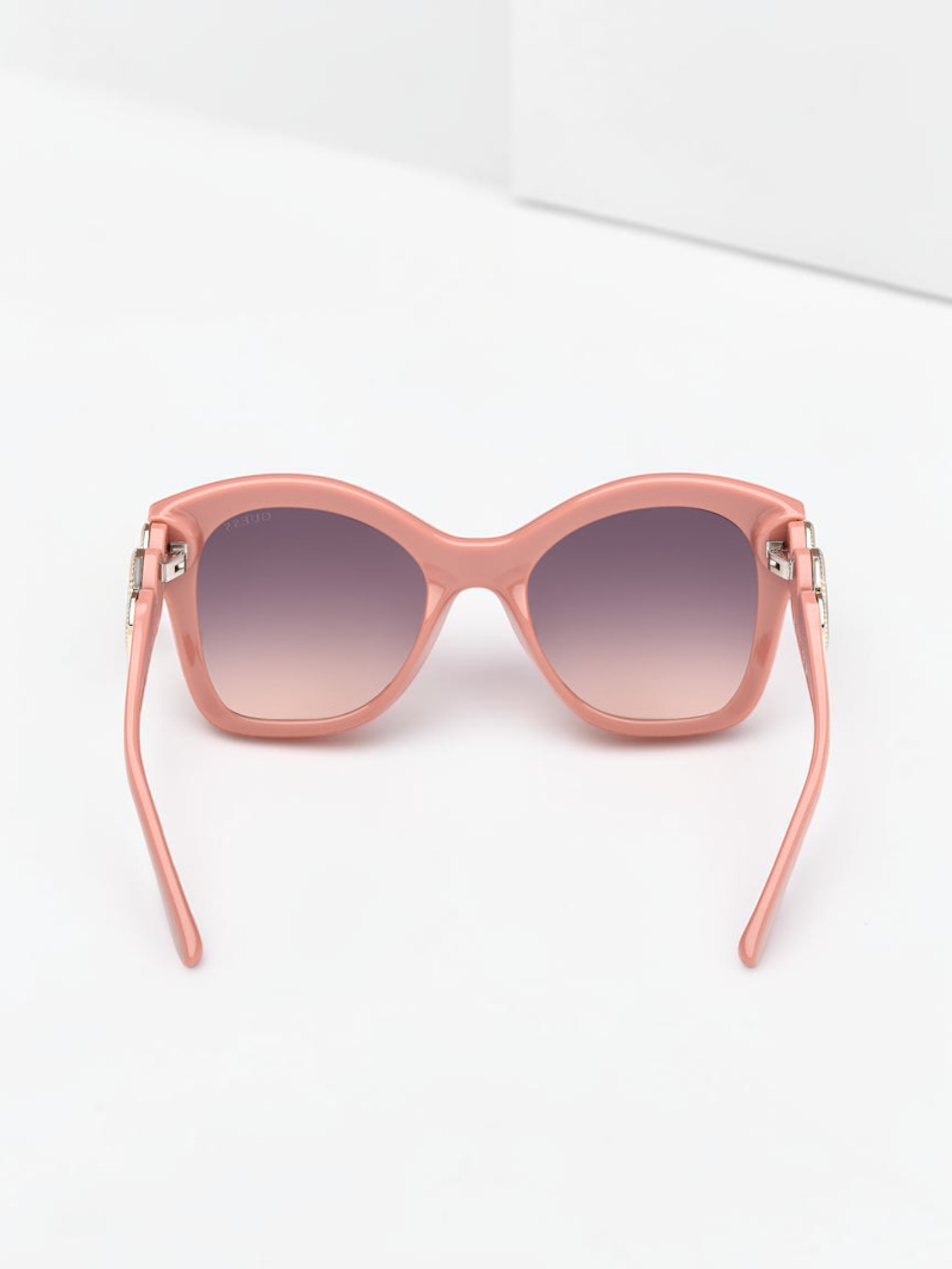 Immediate Guess 
Gradient  Butterfly Ladies Sunglasses
Item No. GU00197