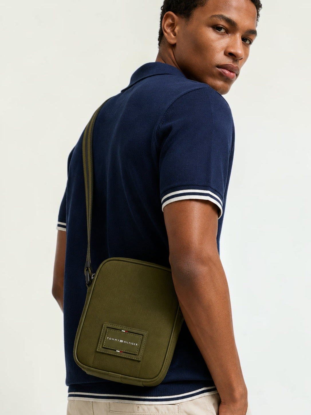 Hilfiger Logo Textured  Reporter Bag