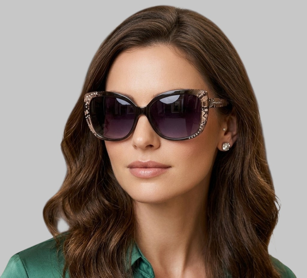 Guess Smoke Gradient Butterfly Ladies Sunglasses
Item No. GF0383 05B 57