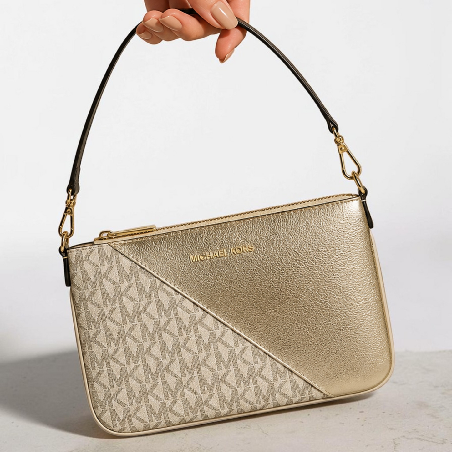 Michael Kors Jet Set Travel Signature Logo and Smooth Wristlet,35F6GTVW5V