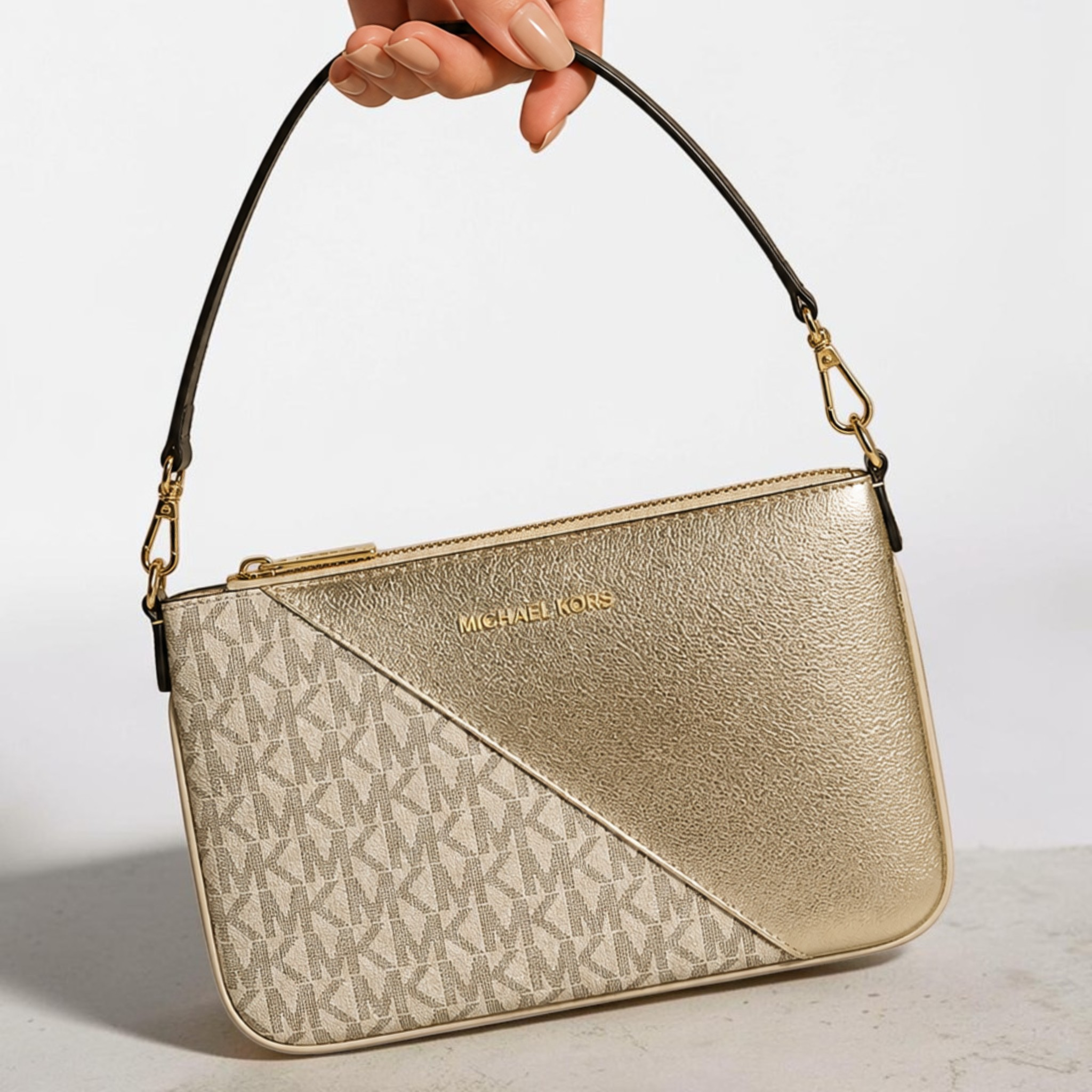 Michael Kors Jet Set Travel Signature Logo and Smooth Wristlet,35F6GTVW5V