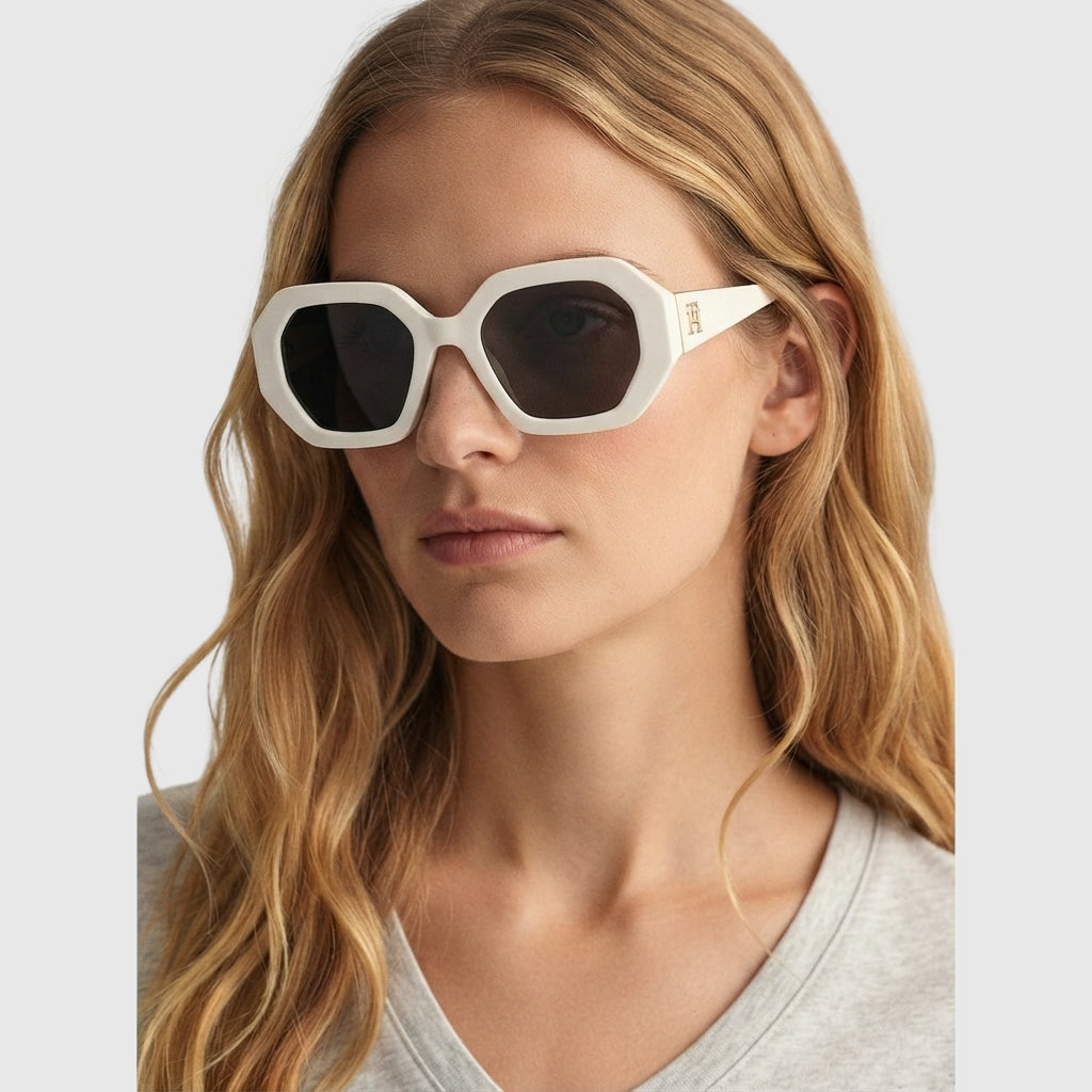 Tommy Hilfiger
Geometric Ladies Sunglasses,TH 2155/S