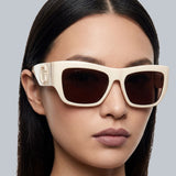 Violet Square Ladies Sunglasses
Item No. GU00252 25Y 54