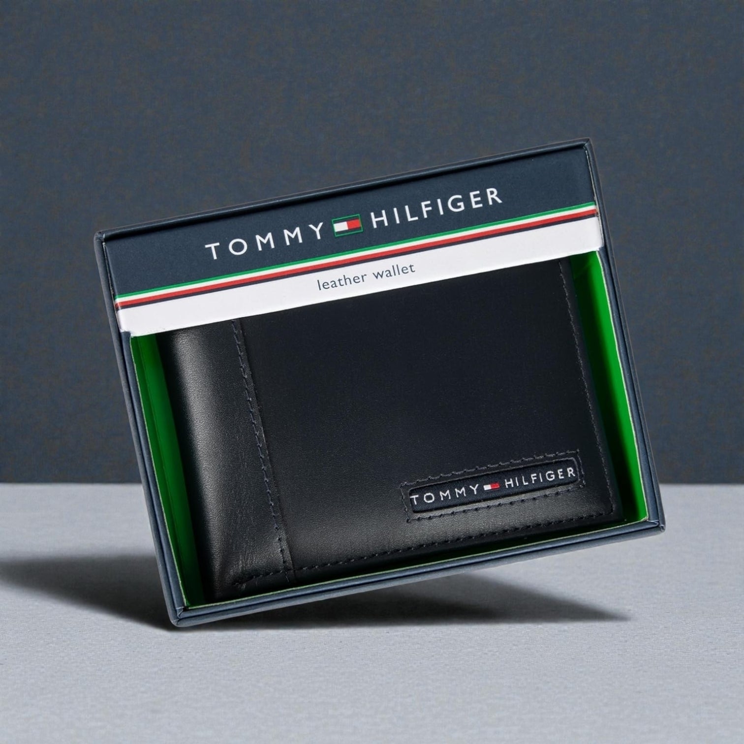 Tommy Hilfiger Men's Passcase Wallet with Removable ID Window