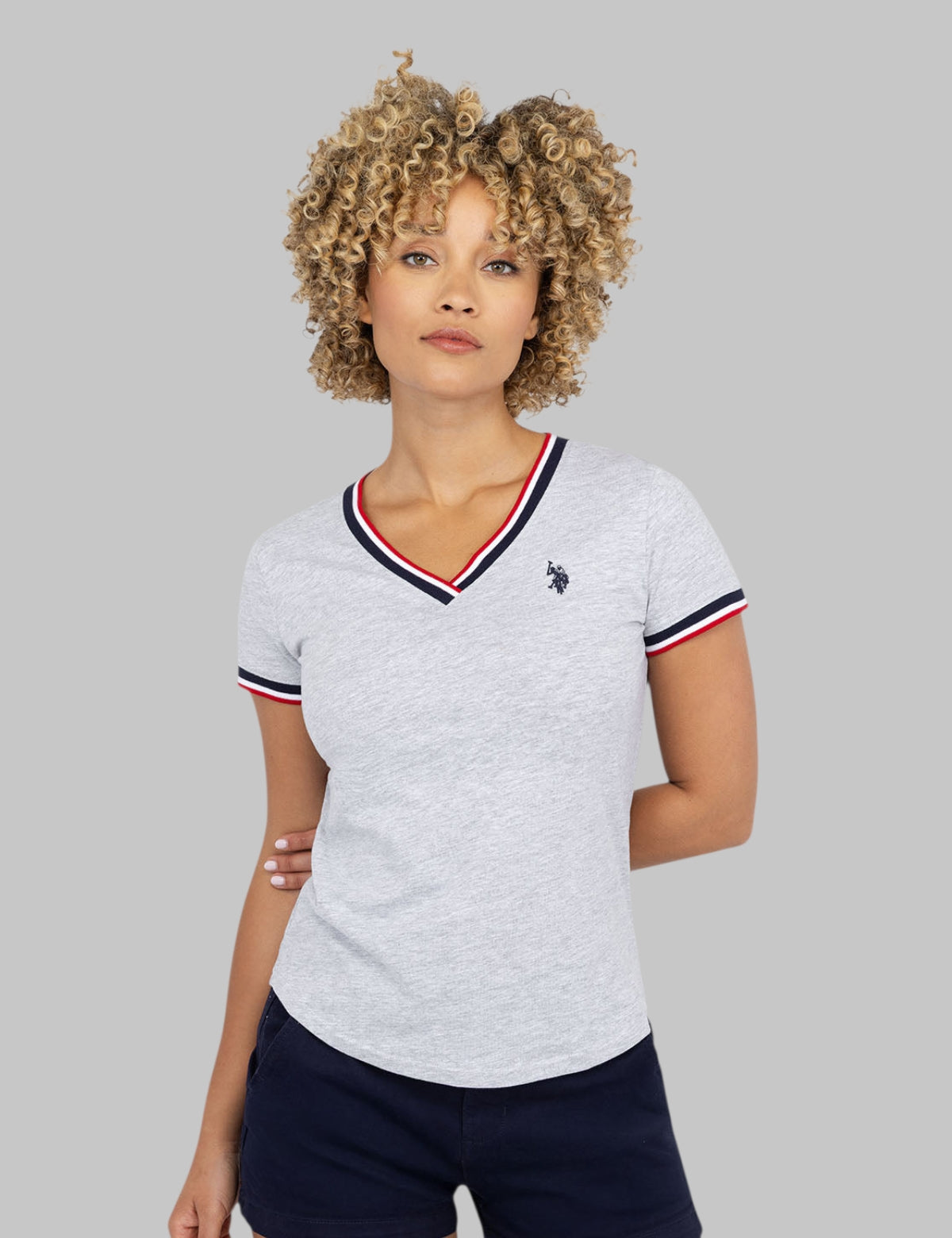 V-NECK SIGNATURE STRIPE TRIM T-SHIRT,215989-2J00A