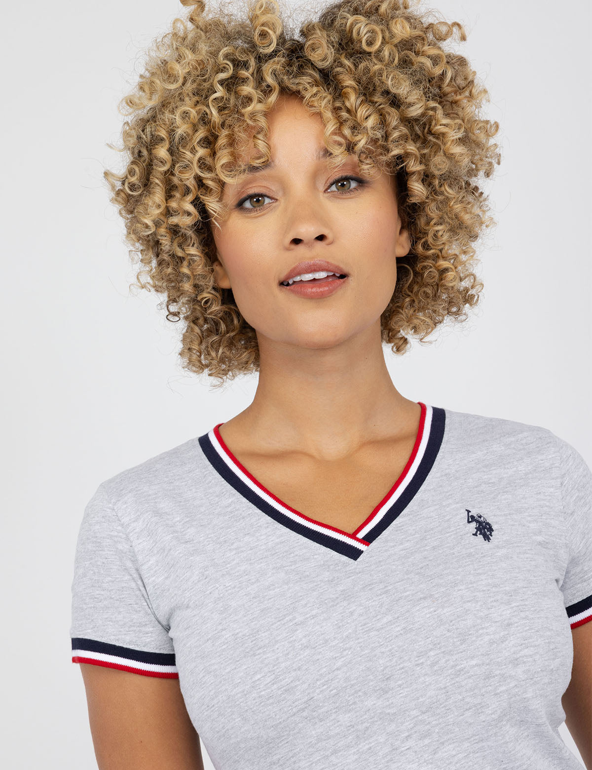 V-NECK SIGNATURE STRIPE TRIM T-SHIRT,215989-2J00A