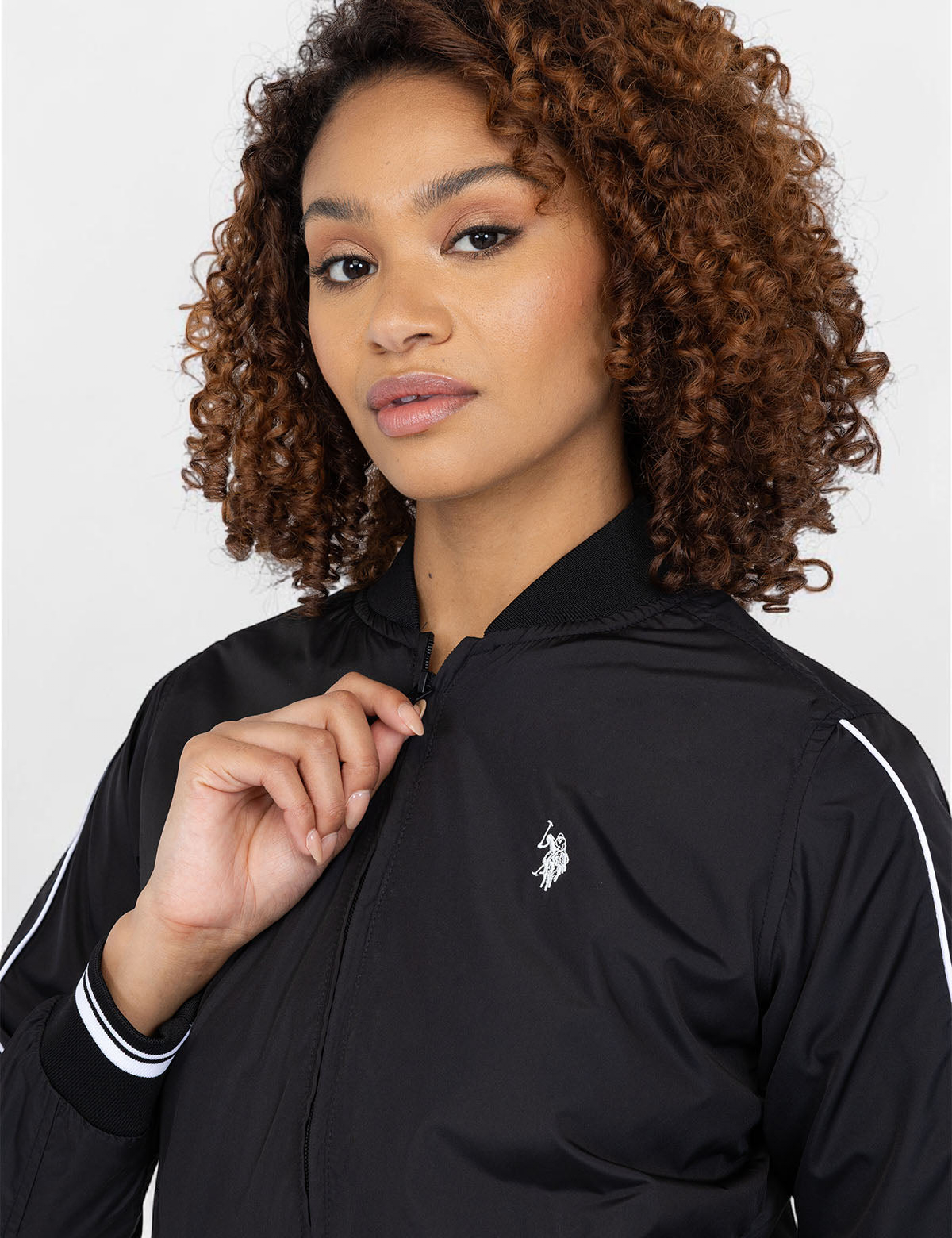 SOLID BOMBER JACKET
Average 747001C-1K00A