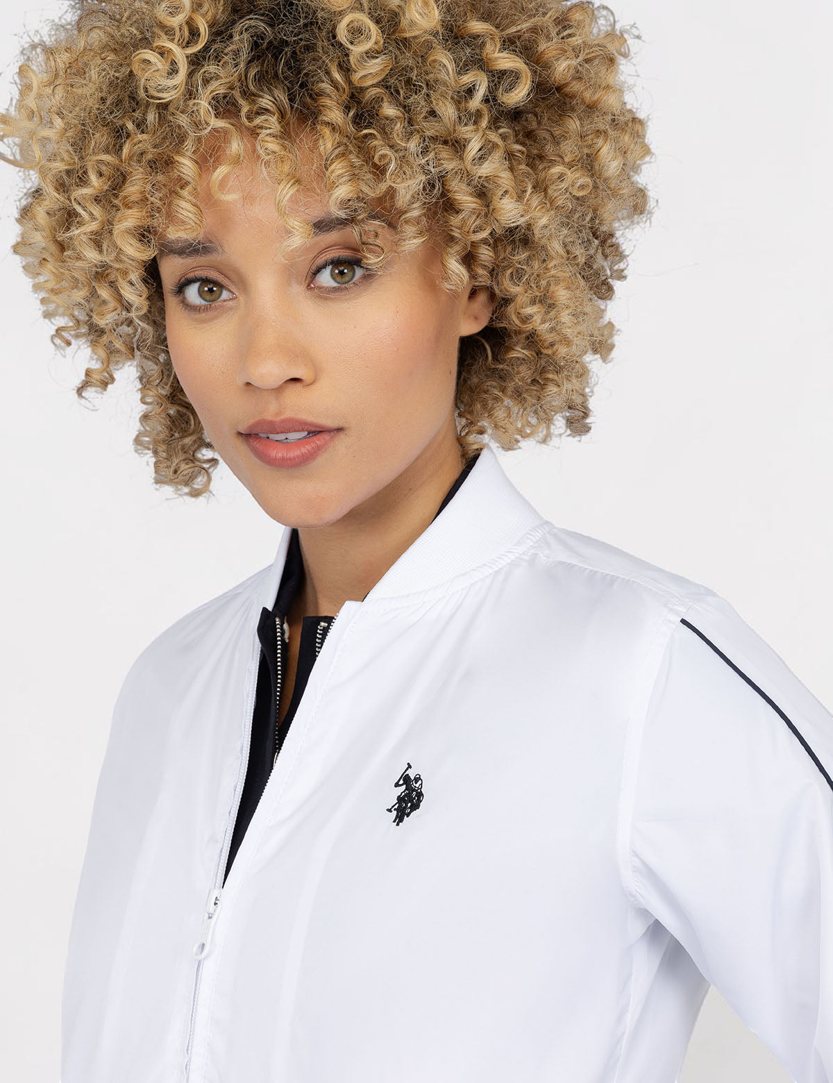 SOLID BOMBER JACKET
Average 747001C-1K00A