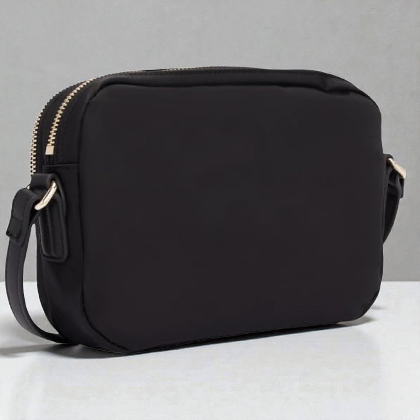 Tommy Hilfiger Womens Poppy Crossover