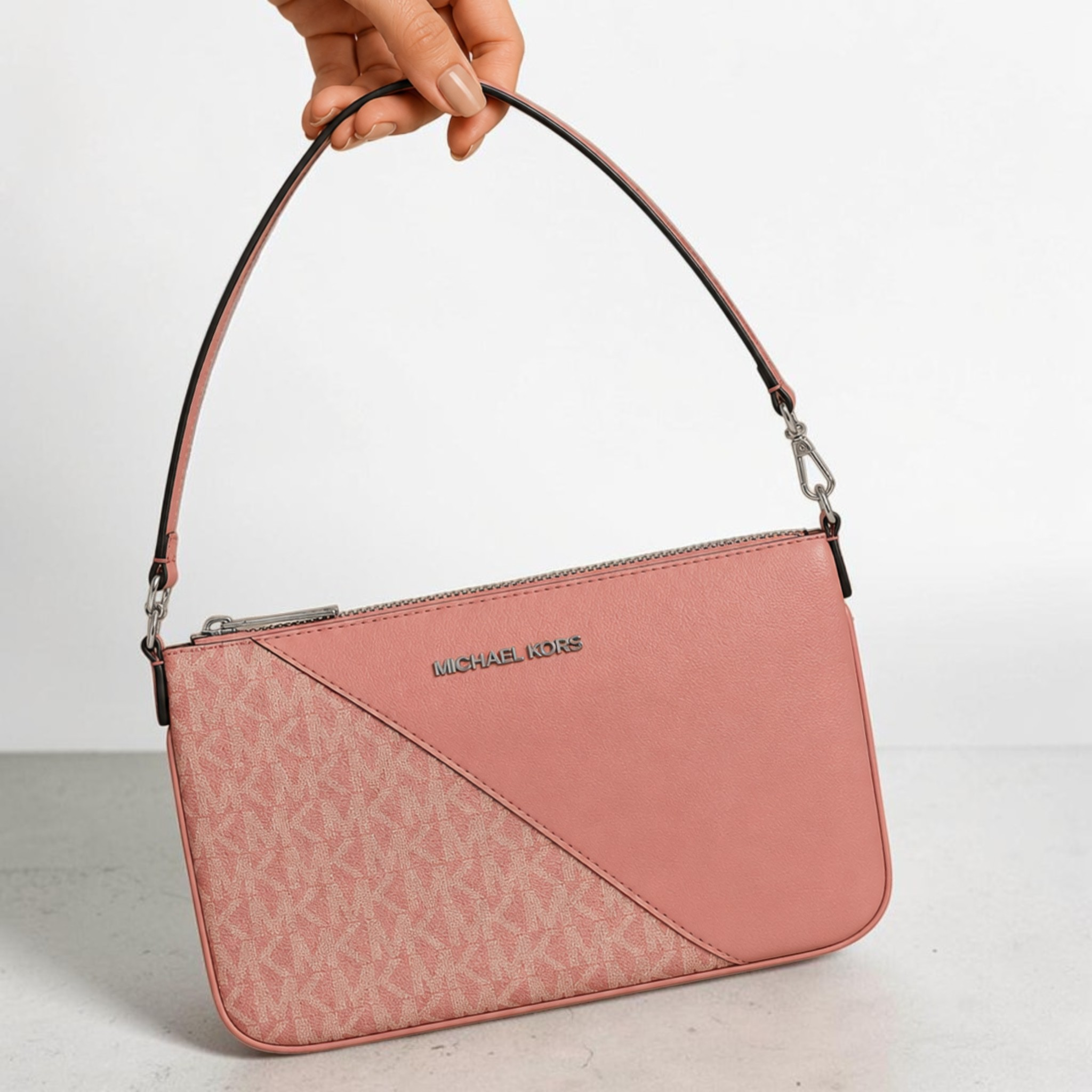 Michael Kors Jet Set Travel Signature Logo and Smooth Wristlet,35F6GTVW5V