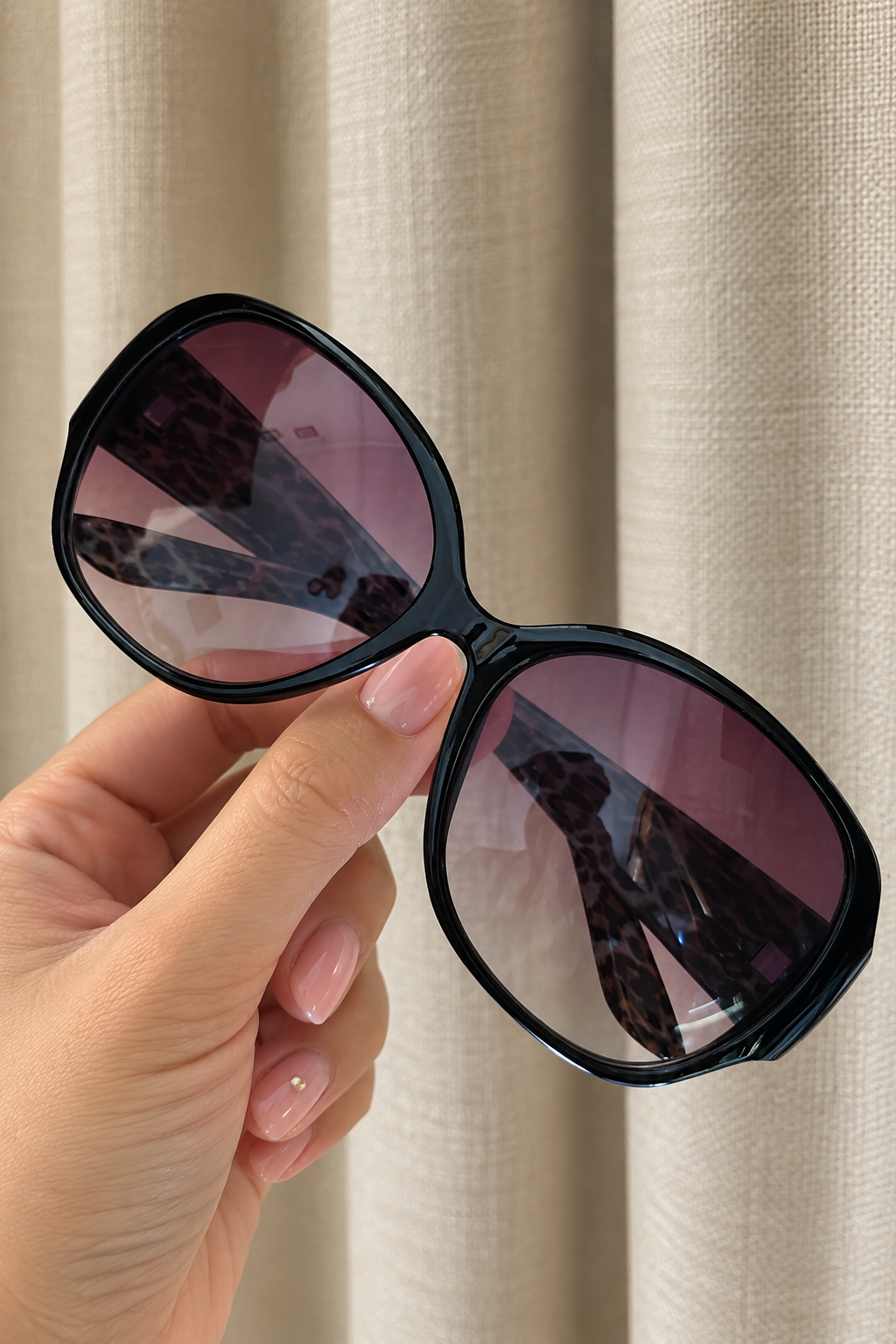 Immediate Guess smoke gradient oval ladies sunglasses gf0284